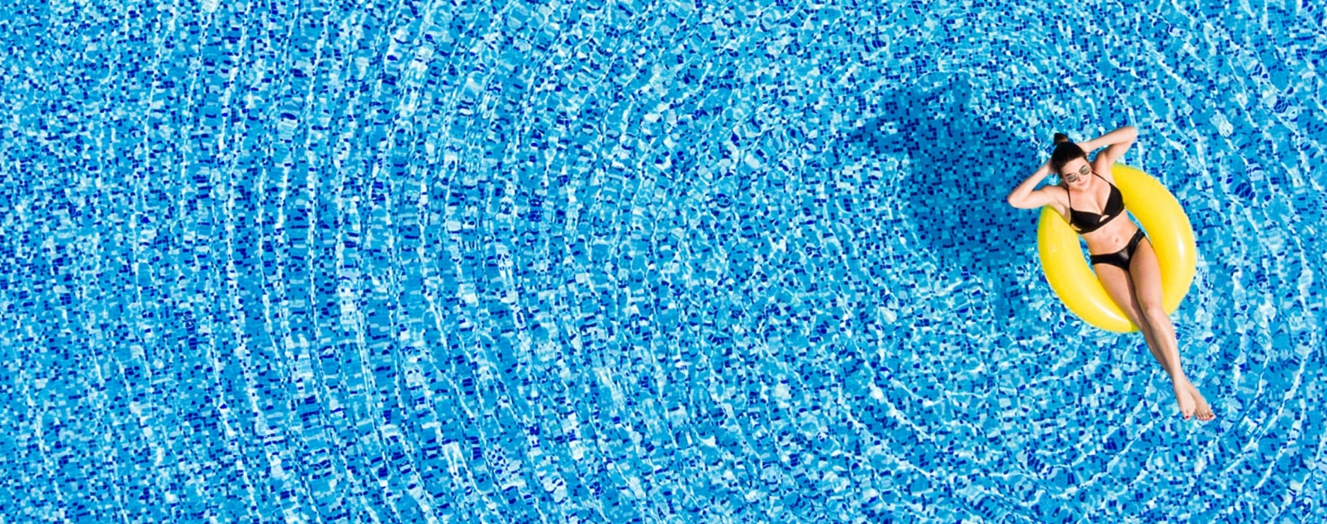 Rombauer Swimming Pool Backgrpund